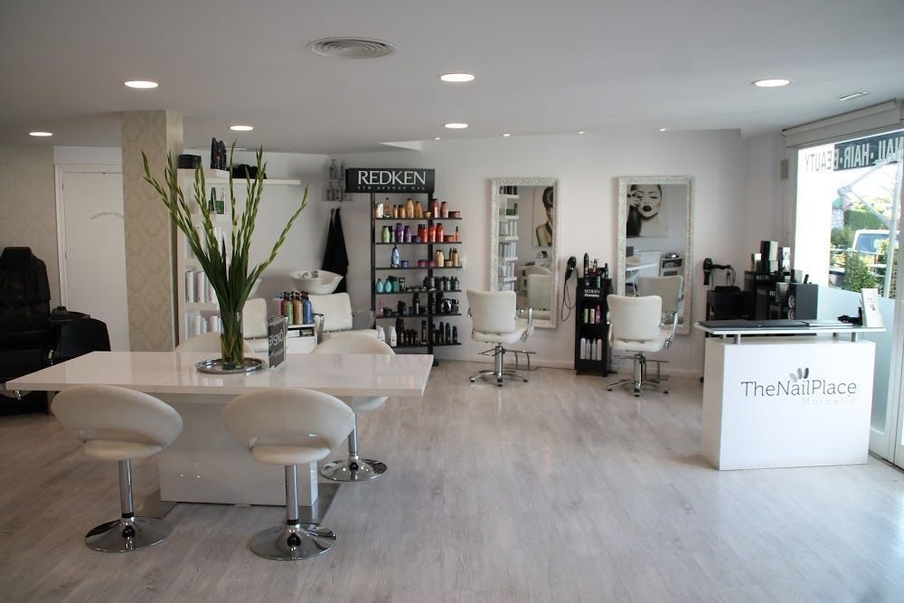 AAURA Beauty & Wellness